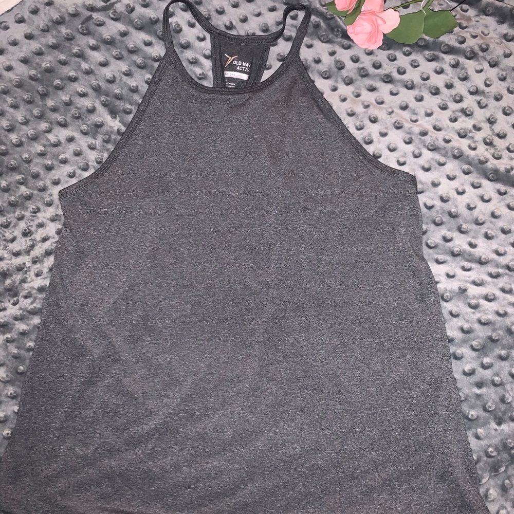 Old Navy Active Go Dry Loose fit tank top - Picture 3 of 3